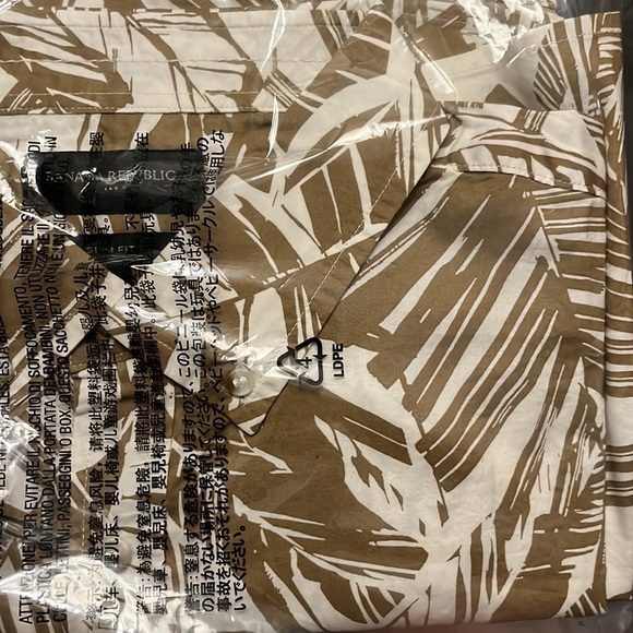 NEW Men’s Banana Republic Button Down Shirt - Picture 4 of 5